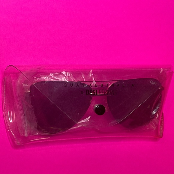 Quay x Desi Perkins High Key Sunglasses Gold - Picture 1 of 4